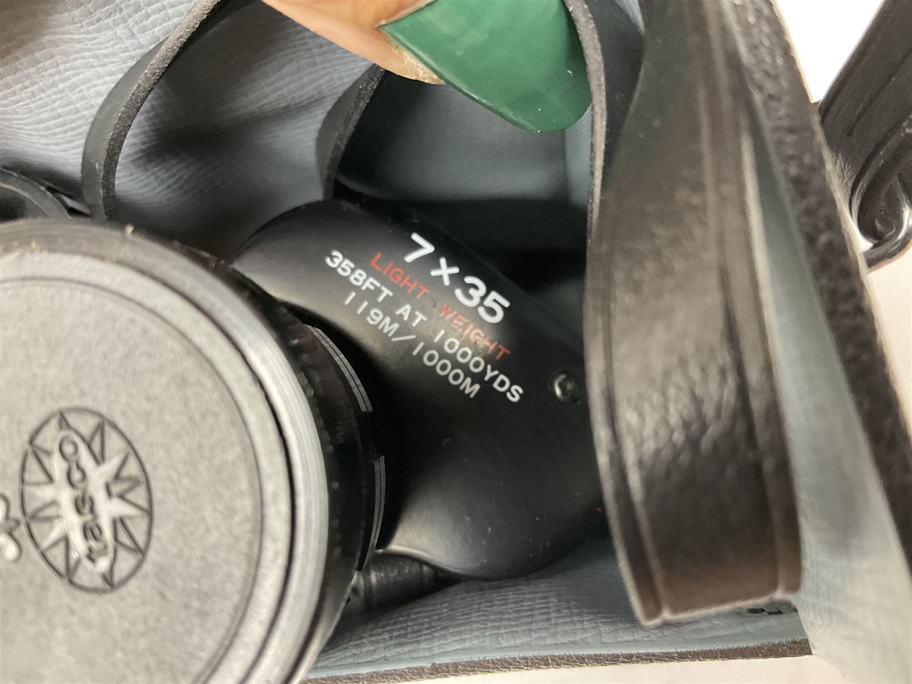 Minolta SRT101 camera, together with Halina camera, Fujifilm DX-8, Canon digital IXUS 1001S and other cameras and accessories 