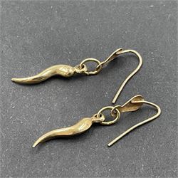 9ct gold jewellery, to include twist design herring bone link necklace, pair of textured hoop earrings and a pair of Italian horn pendant earrings