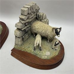 Pair of Border Fine Arts bookends '10 O'Clock Break' model No. L158 by Adrian Hughes, limited edition No. 763/1500, L37cm overall