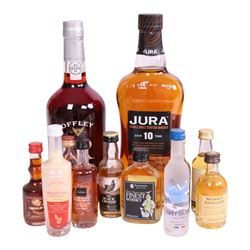 Mixed alcohol, including Monkey Shoulder, blended scotch whisky, Woodford Reserve, Kentucky bourbon whiskey, Cockburn's Special reserve port etc, together with a selection of miniatures, various contents and proof 