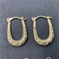 9ct gold jewellery, to include twist design herring bone link necklace, pair of textured hoop earrings and a pair of Italian horn pendant earrings