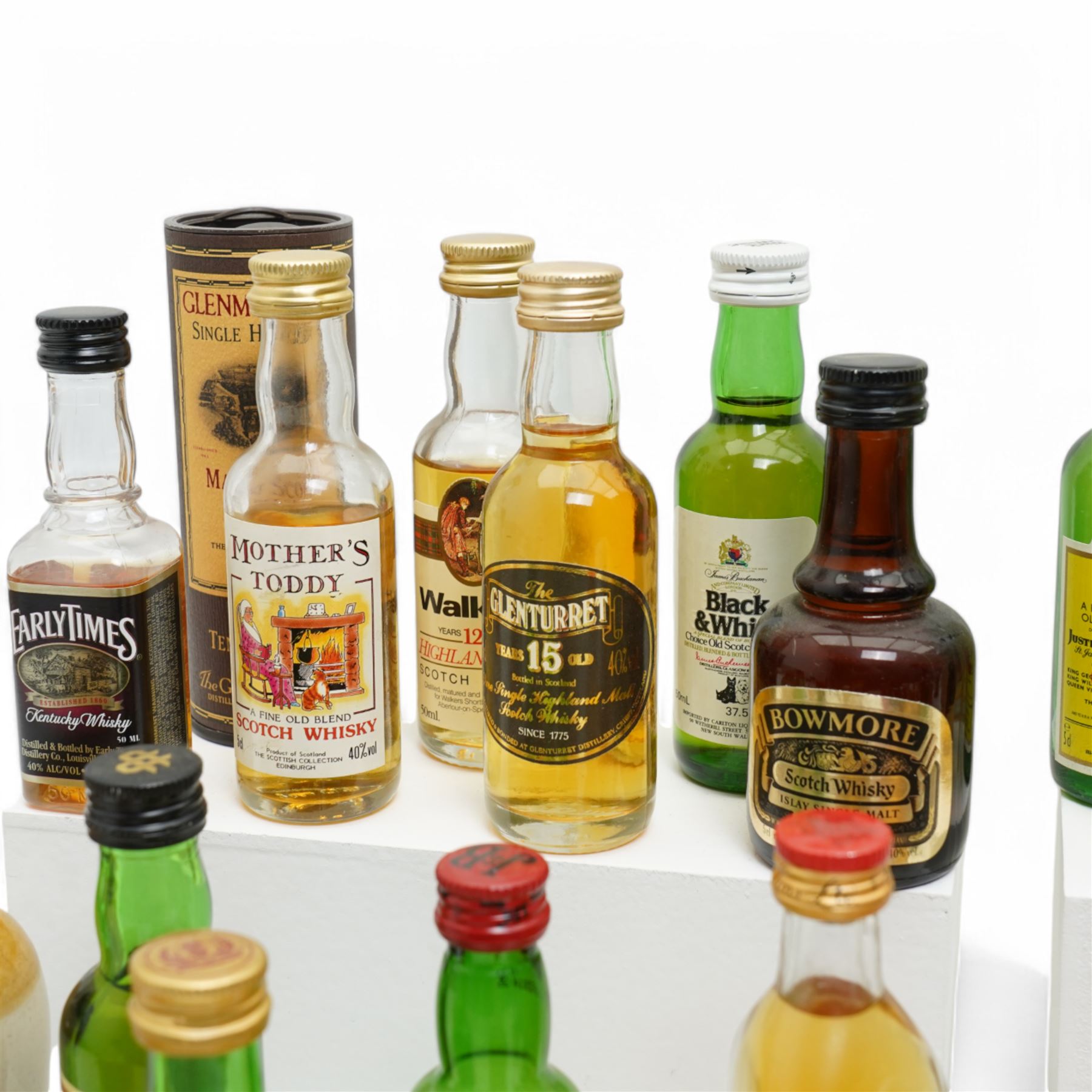 Collection of mixed miniature whisky, to include Glenmorangie 10 years old, Highland Park 12 years old, Kilchoman Single Malt, Glen Garioch etc, various contents and proof