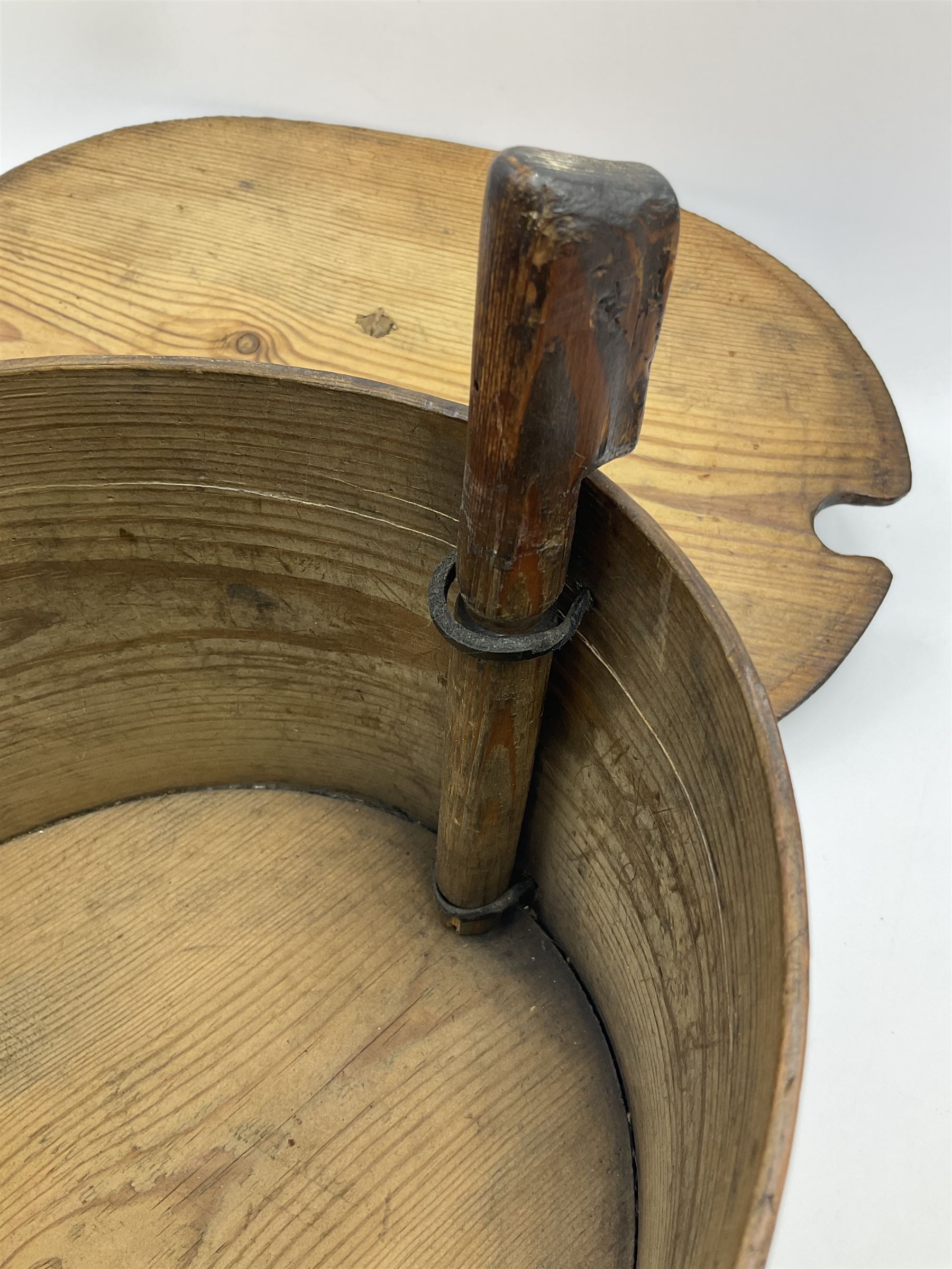 19th century Scandinavian Svepask / Tine box, the pine oval form body with notched posts and conforming lid decorated with Folk Art style pokerwork decoration and single carry handle, L38cm