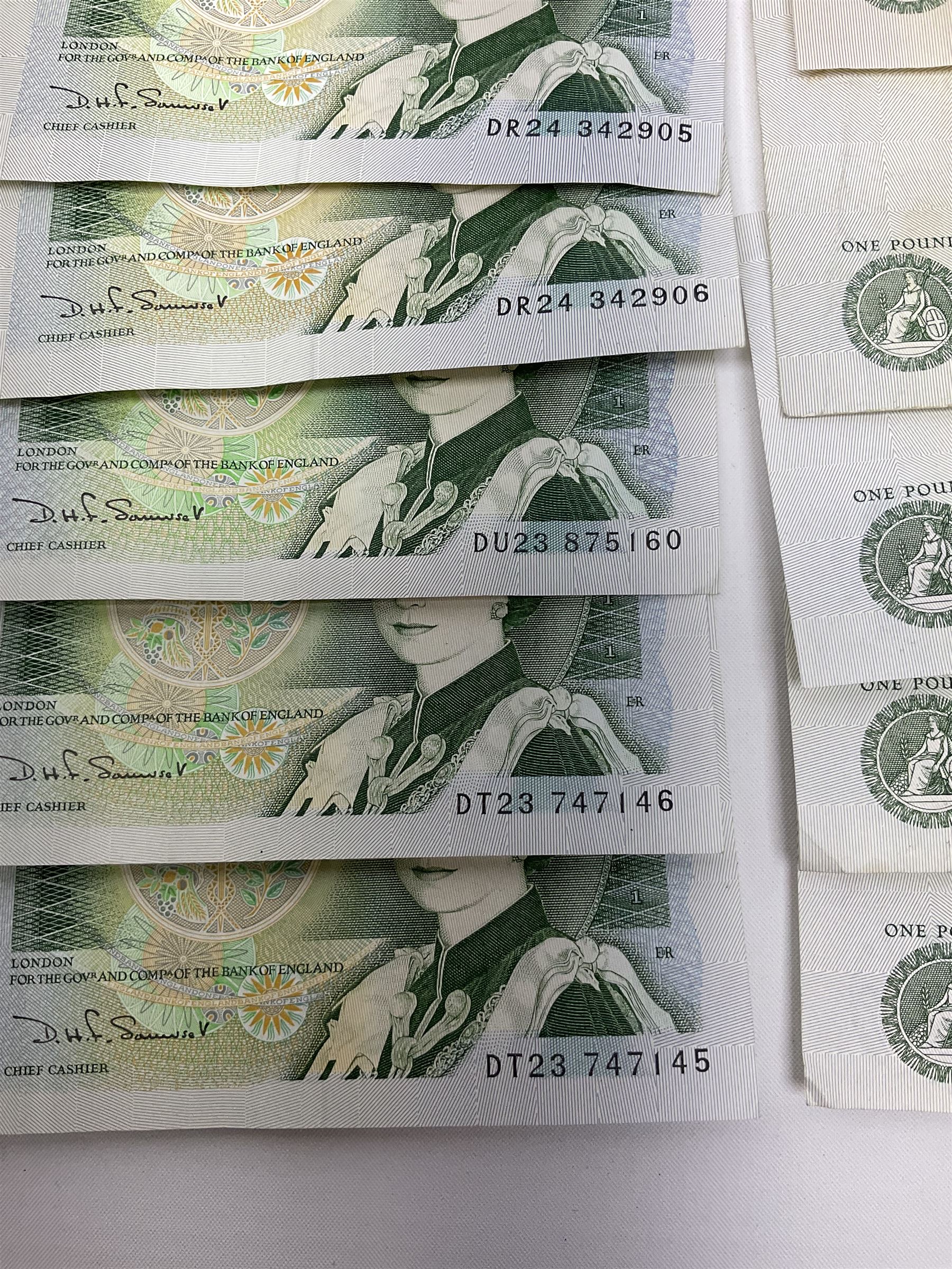 Banknotes including four Bank of England O'Brien one pound notes 'Y52J', 'T44J', 'T92J' and 'S23J', various ten shillings, two Somerset ten pounds 'CU20' and 'AW12', Page one pound notes, Bank of Scotland and other Scottish one pound notes etc