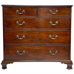 George III mahogany straight-front chest, moulded rectangular top over two short and three long cock-beaded drawers, oval brass handle plates with cast foliate decoration, the swan neck handles with incised decoration, mahogany sided and oak lined drawers, lower moulding over ogee bracket feet 