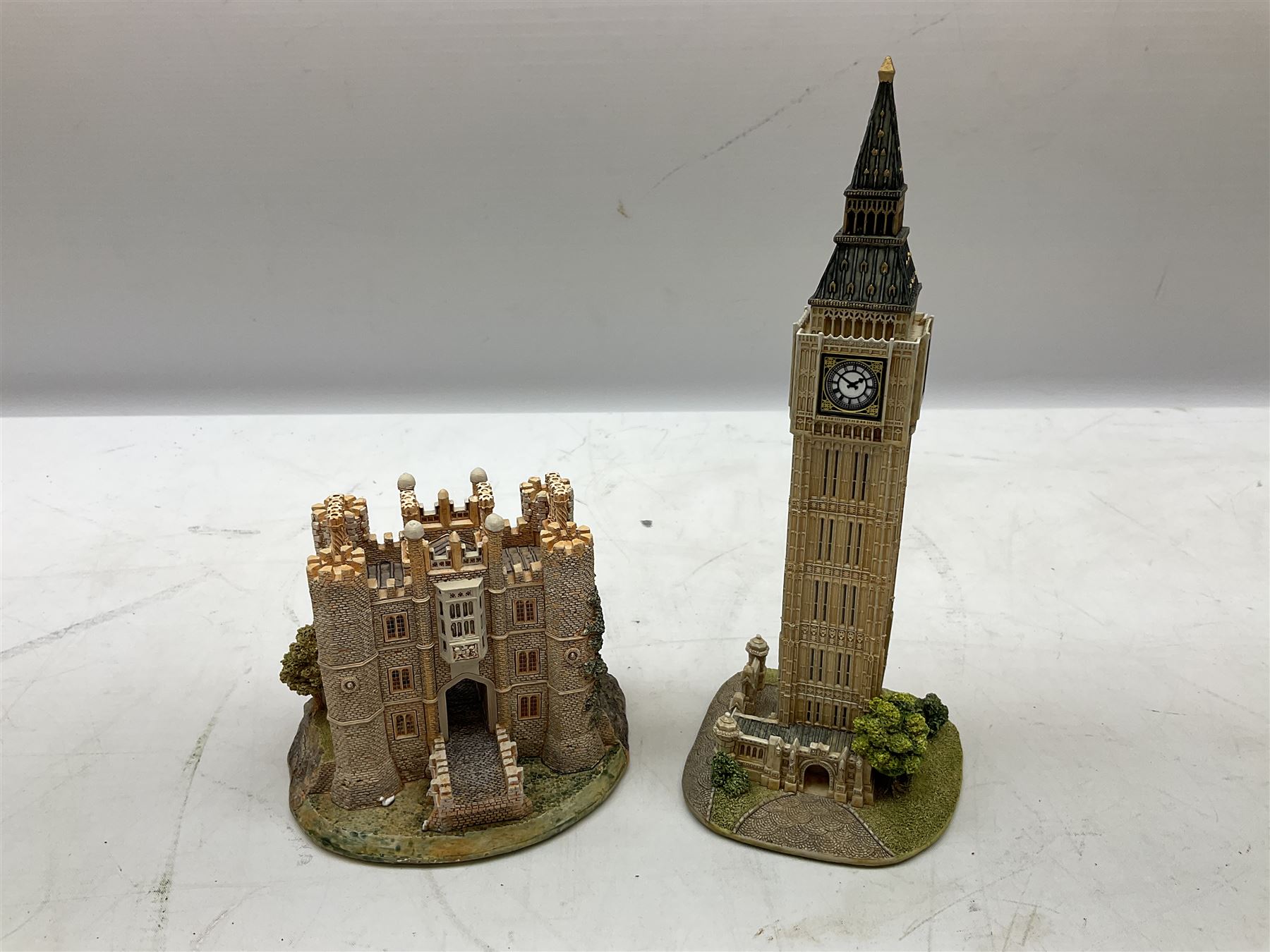 Six Lilliput Lane models from the 'Britain's Heritage