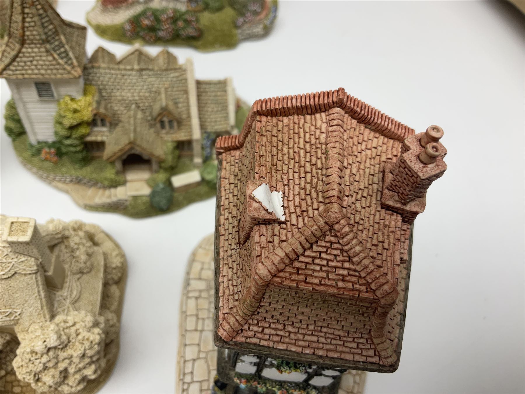 Ten Lilliput Lane models, to include Firemans Watch, The Rest House and Green Gables, Titmouse Cottage etc, all with deeds and original boxes (10)