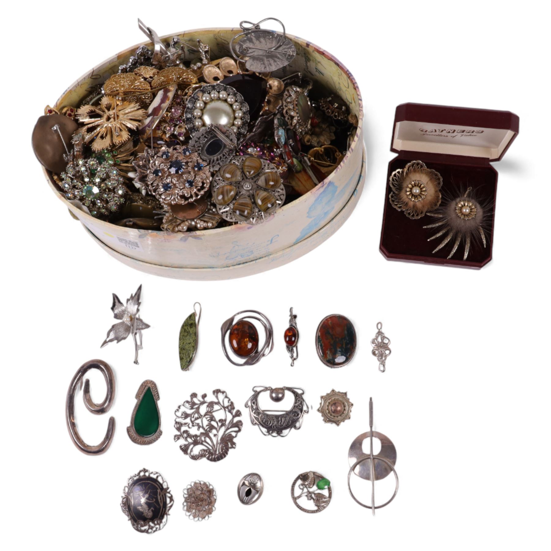 Silver brooches, including Baltic amber, moss agate and modernist examples, together with a large collection of costume brooches