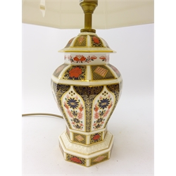  Royal Crown Derby Old Imari pattern no. 1128 table lamp with shade, H32cm (including fitting)  