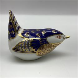 Royal Crown Derby paperweight in the form of a wren, with a gold stopper, H6cm