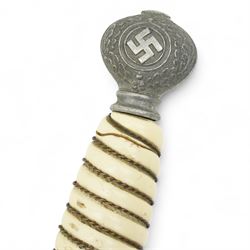 German Third Reich Luftwaffe dagger with unmarked blade and celluloid grip