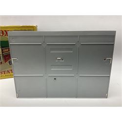 Matchbox - Series MF-1 Fire Station, in white with green roof, in original box 