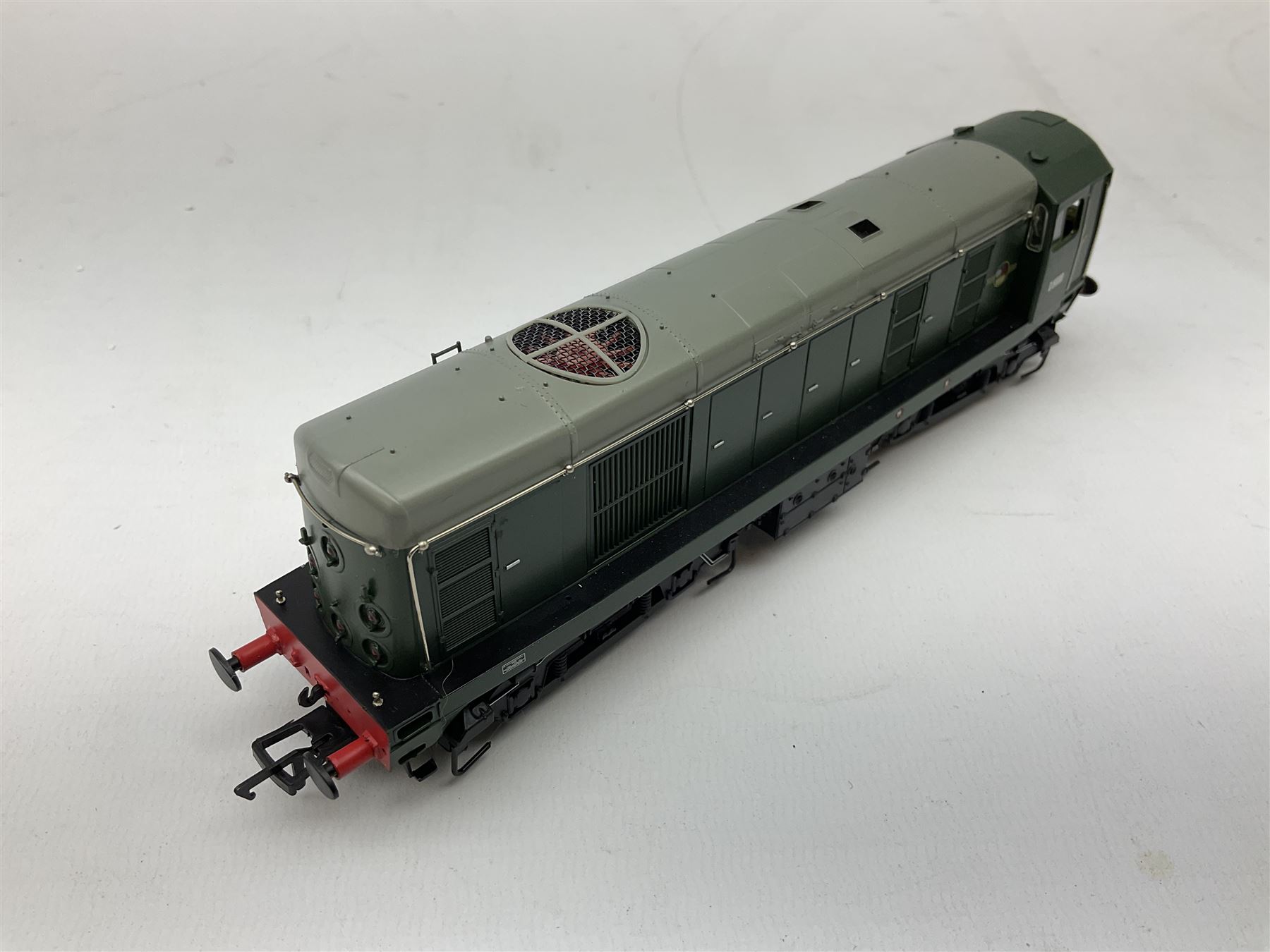 Bachmann Branch-Line '00' gauge - Class 08 Diesel Shunter locomotive no. D3336, Class 20 Diesel locomotive no. D8000, Class 04 Diesel Shunter locomotive no. 11217 and Class 08 Diesel Shunter locomotive no. 13029 (4)