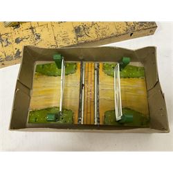 ‘0’ gauge - six boxed Hornby Hachette coaches comprising three Saloon Cars and three Dining Cars in original boxes; three loose ‘SNCF’ cars; three crossings, two Hornby/Meccano railway stations, one bridge and a water tank; two further Mettoy Railways ‘Railway Bridge’ in original boxes (17)