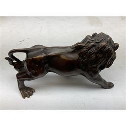 Cast metal figure of a lion, L15cm