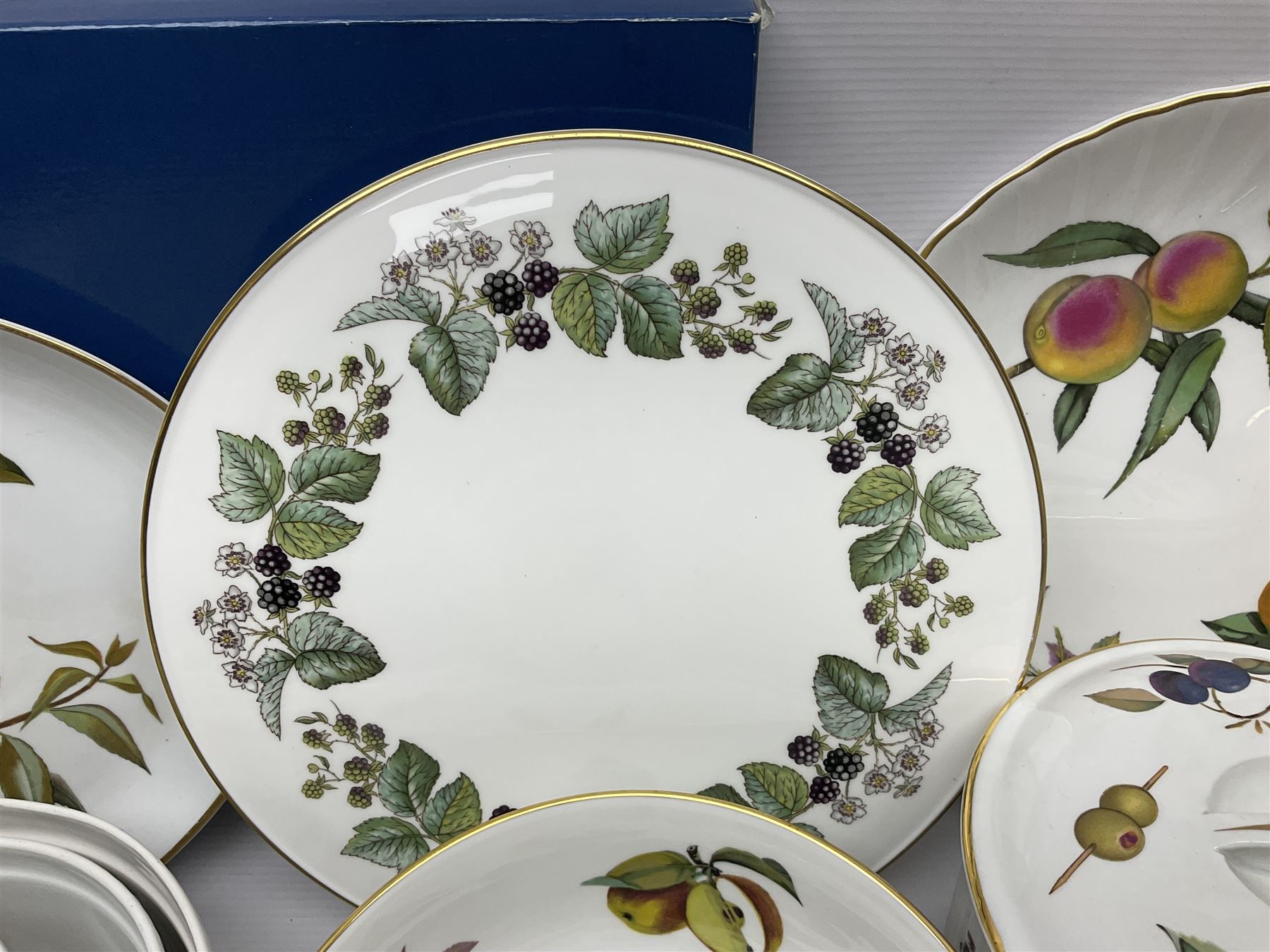 Royal Worcester Evesham pattern ceramics, including twin handled pot, oven dishes, pie dishes, bowls, jugs, etc together with other Royal Worcester ceramics 