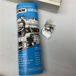 Wrenn '00' gauge - Class A4 4-6-2 locomotive 'Silver Link' No.60014 in BR Green; boxed with instructions.