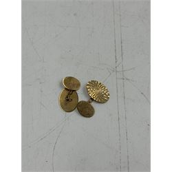 14ct gold bracelet links and a 14ct gold chain, together with 9ct gold jewellery, to include pair of cufflinks, bracelet, seahorse charm, chains and a cubic zirconia pendant 