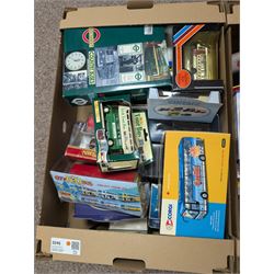 Collection of diecast model buses and similar, including Corgi, Oxford Diecast, Great British Buses, EFE etc, all boxed