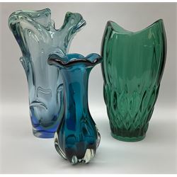 A collection of Art Glass, to include vases and bowls of various form. (10). 