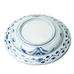 Japanese Meiji period imari charger, painted centrally with vase and floral bouquet, surrounded by fans and traditional motifs, D34cm 