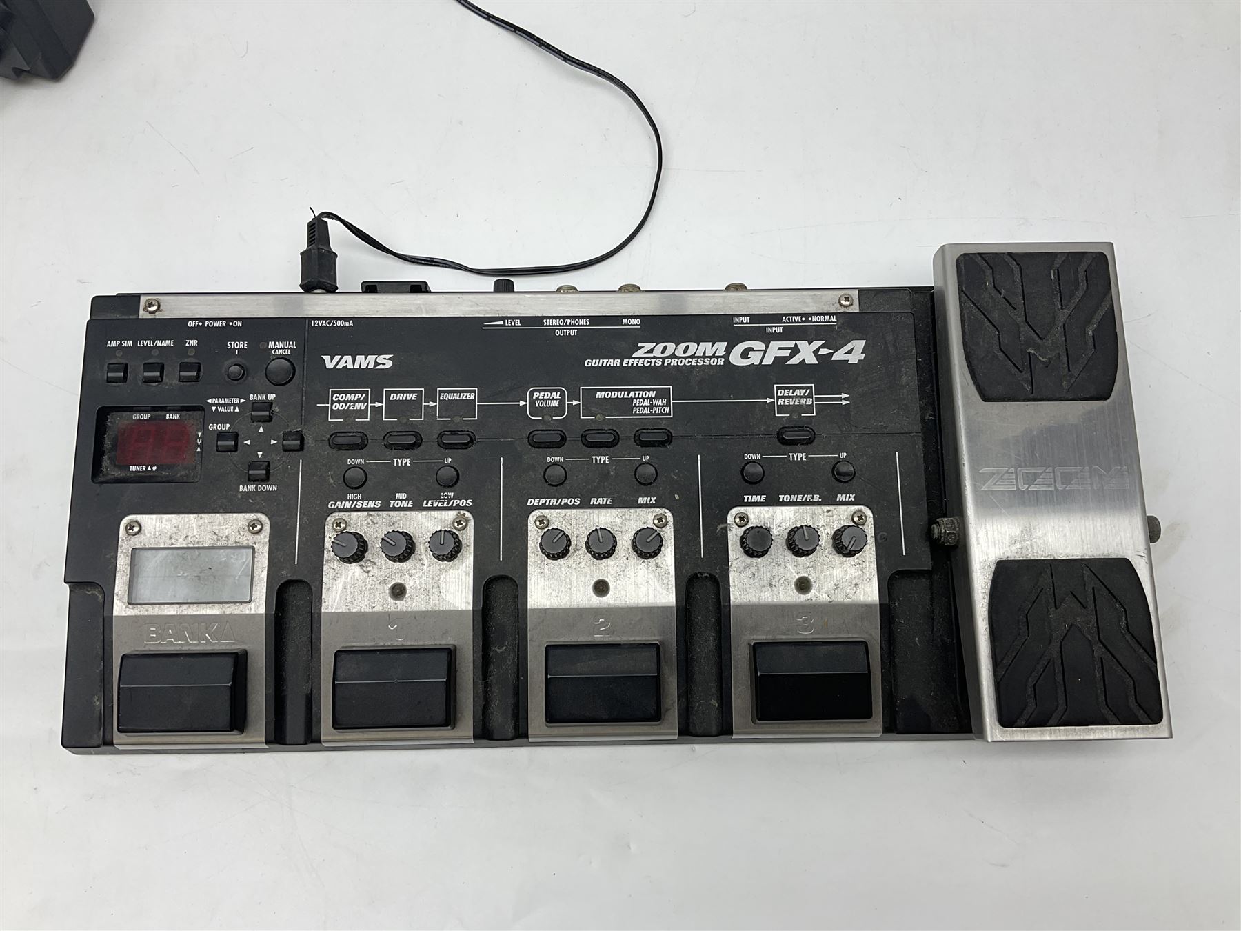 Zoom GFX-4 Guitar Effects processor; quantity of assorted cables; tremolo arms; plectrum wallet; Steepletone SMH10 earphones etc
