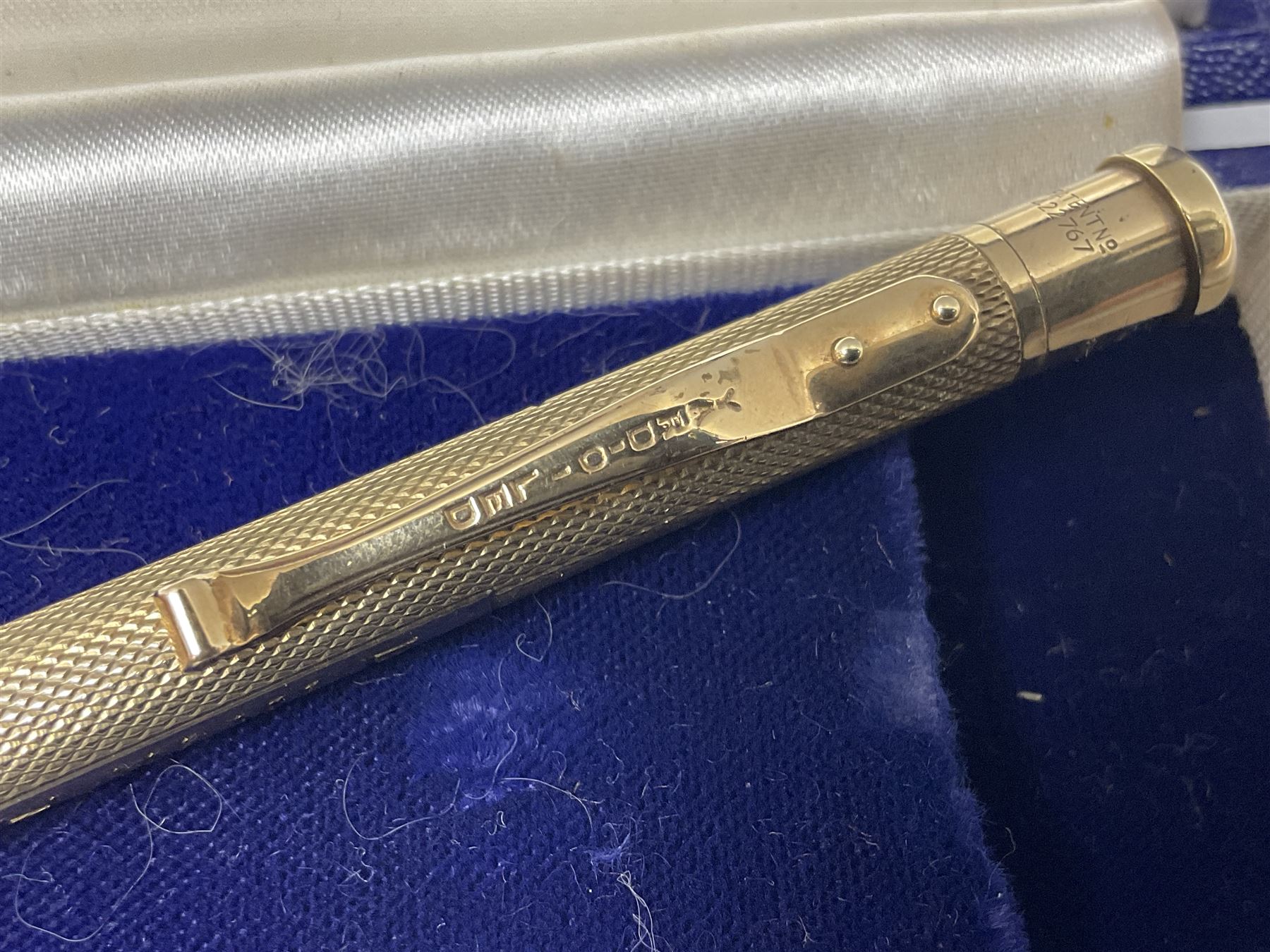 9ct gold Yard O Led propelling pencil, patent No. 422767, engine turned decoration and  engraved with initials H.W.W.F, Birmingham 1973, in Mappin & Webb case