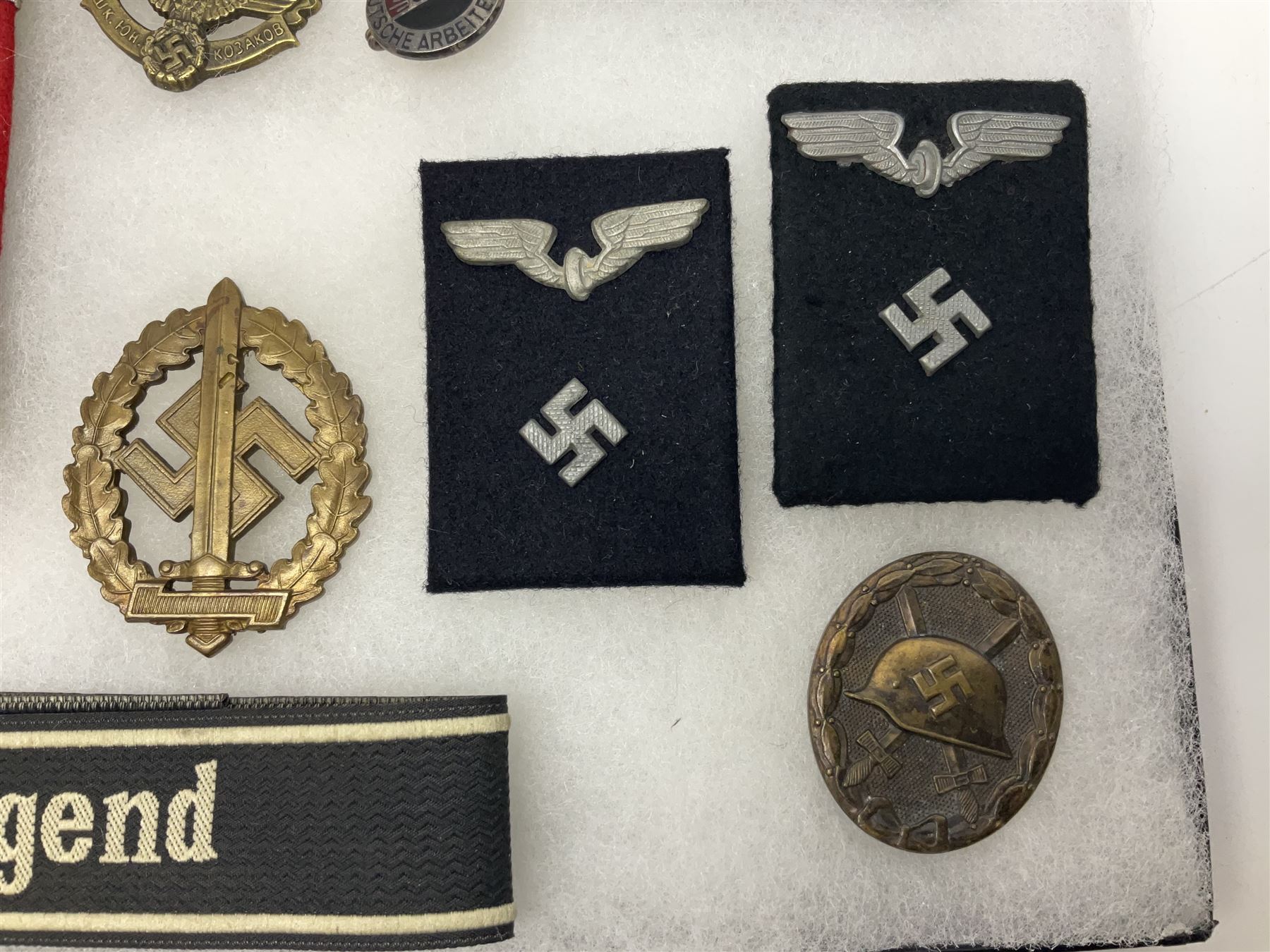 WW2 German Don Cossack epaulettes; and quantity of German insignia including SA Sports Badge for war wounded, Hitler Youth badge, Young Cossacks badge, Wound badge, Hitler Youth cuff title etc; in glass topped display box.