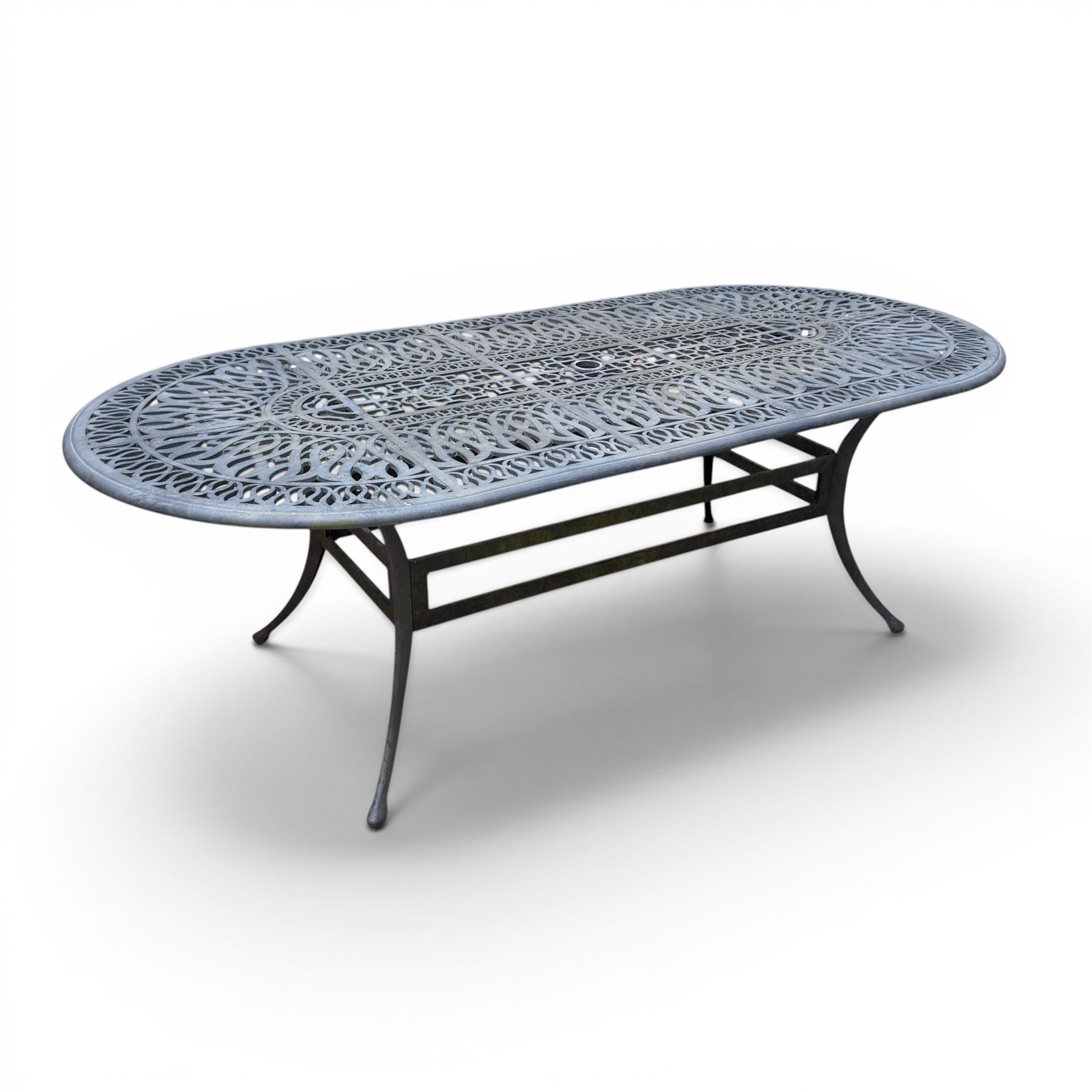 Painted aluminium rectangular garden table and five chairs, with loose seat cushions