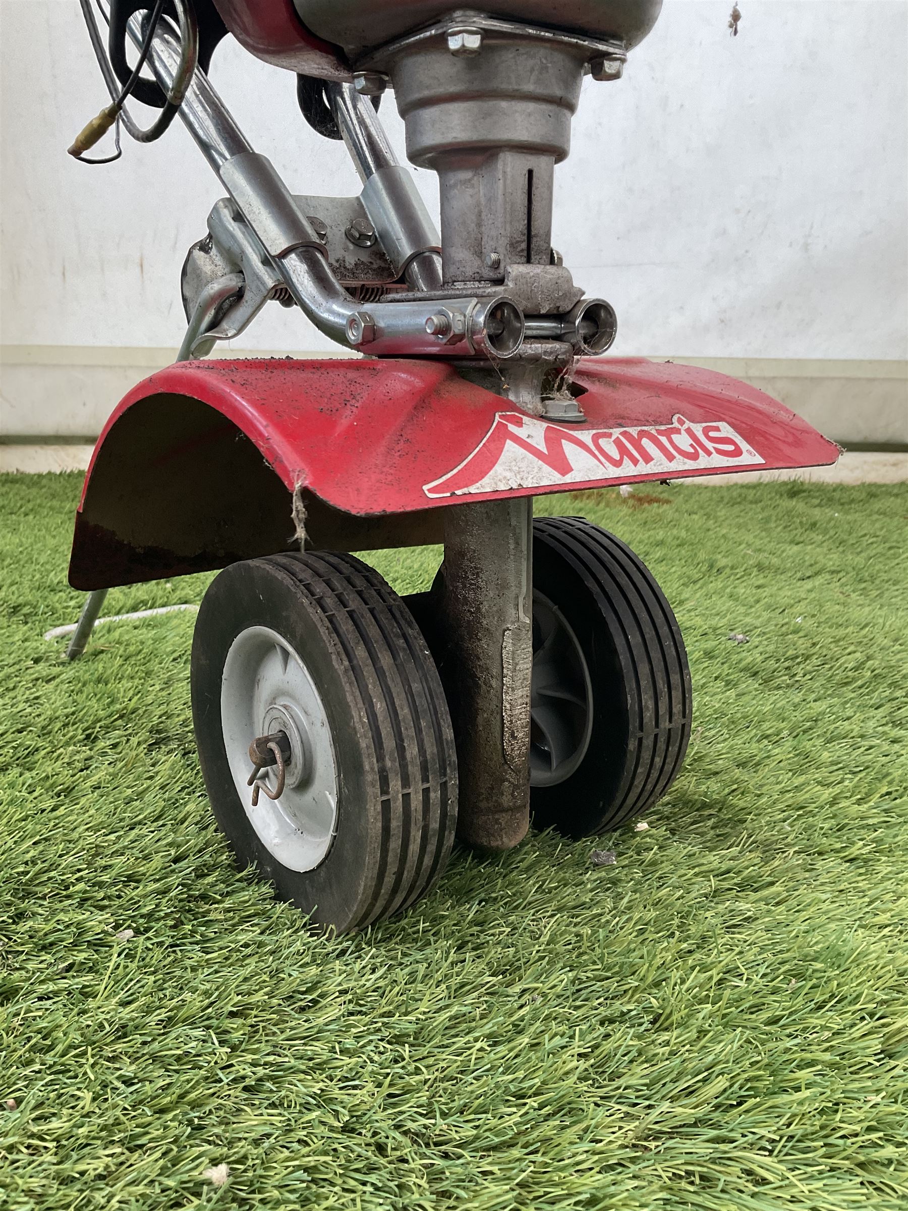 Mantis garden tiller, Honda GX25 engine Garden, Asset & Commercial