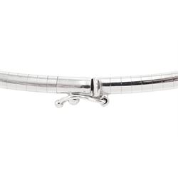 14ct white gold bezel set, nine stone round brilliant cut diamond necklace, stamped, total diamond weight approx 1.00 carat