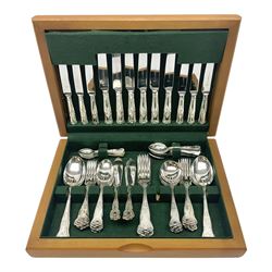 Canteen of silver plated Kings pattern cutlery for six place settings, in a fitted wooden case