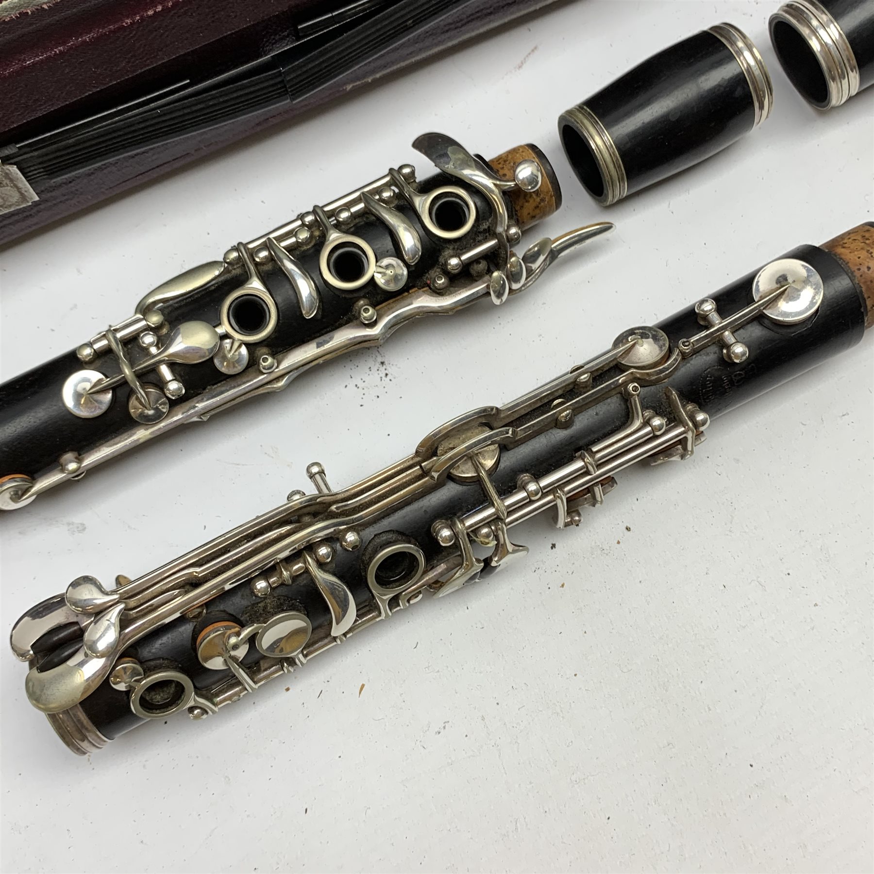 Oskar Oehler Berlin five-piece blackwood clarinet in fitted hard carrying case