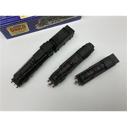 Hornby Dublo - LMR Class 8F 2-8-0 locomotive and tender No.48158, boxed; 4MT Standard 2-6-4 Tank locomotive No.80054; and Class N2 0-6-2 Tank locomotive No.69550; both unboxed (3)