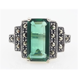  Stepped marcasite and green stone silver ring stamped 925   
