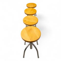 Individual craftsman made maple kitchen dining suite, oval top dining table and contrasting painted pedestal base, together with four adjustable stools with maple top and tubular steel supports (H 48-80cm, W 31cm)