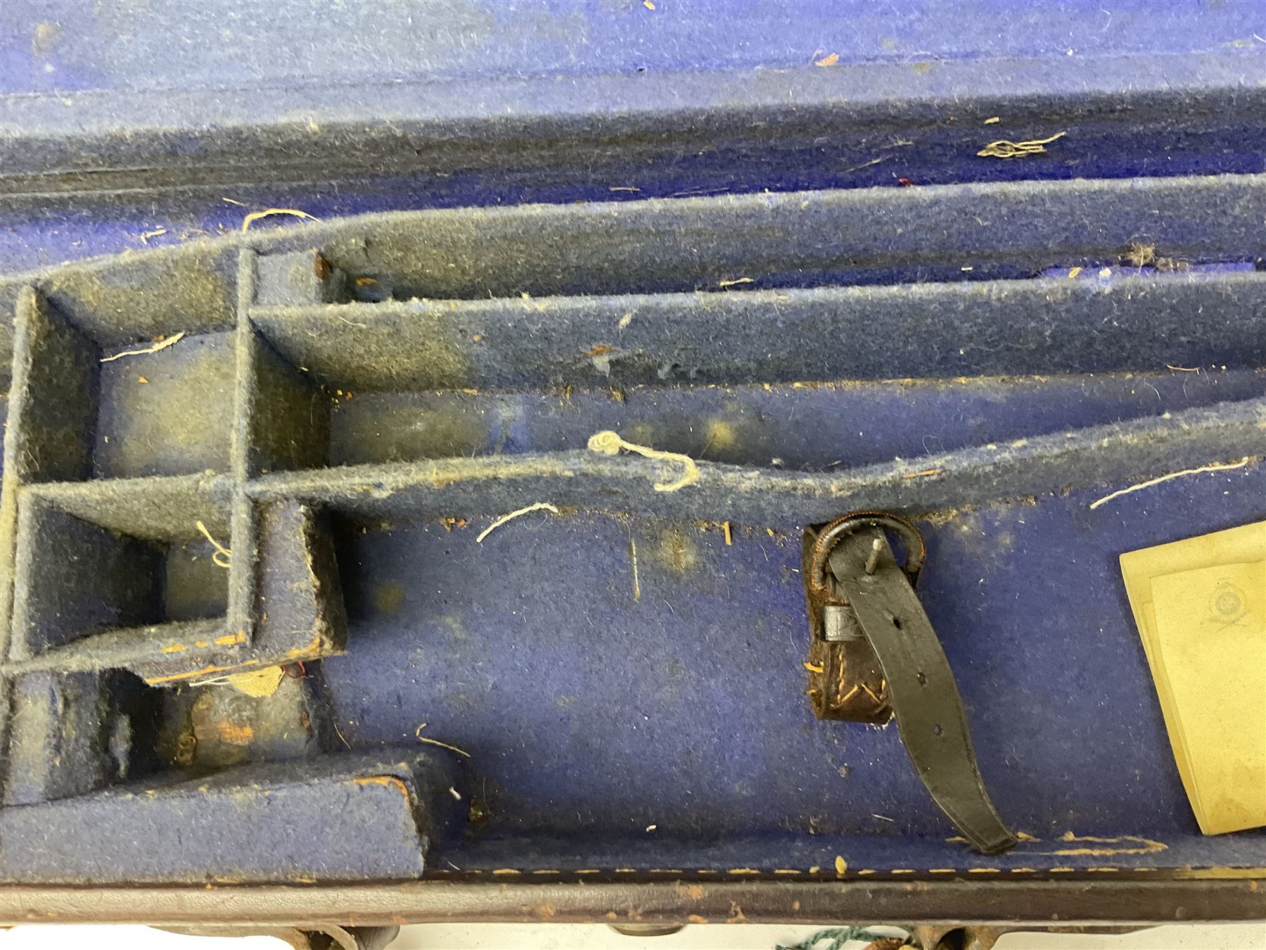 19th/early 20th century brass bound leather shotgun case with fitted interior to accommodate 72cm (28.25