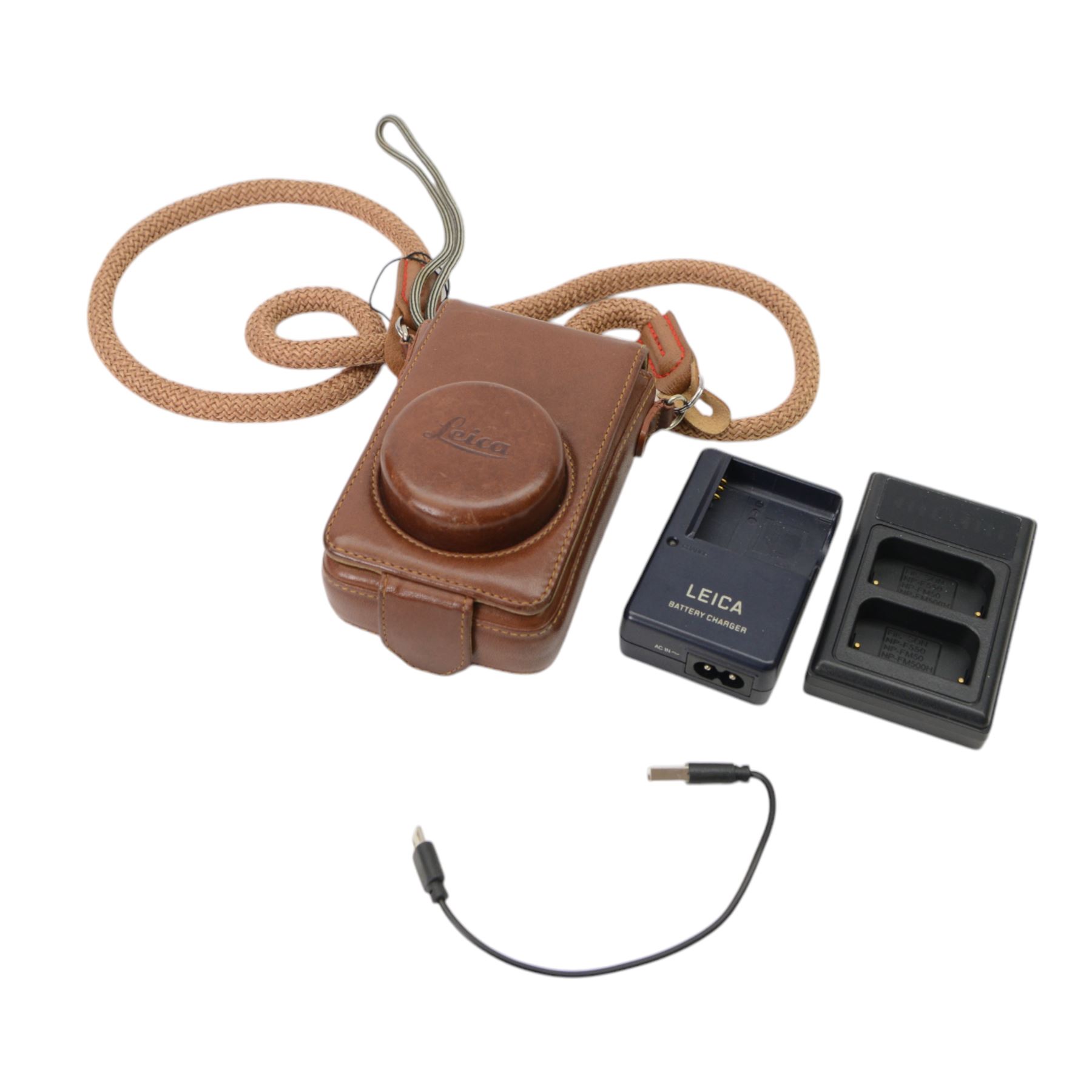 Leica D-Lux 3 compact digital camera serial no. 3172529, with a Leica DC Vario-Elmarit 1:2.8-4 .9/6.3-25.2 ASPH lens, in brown leather Leica soft shell case