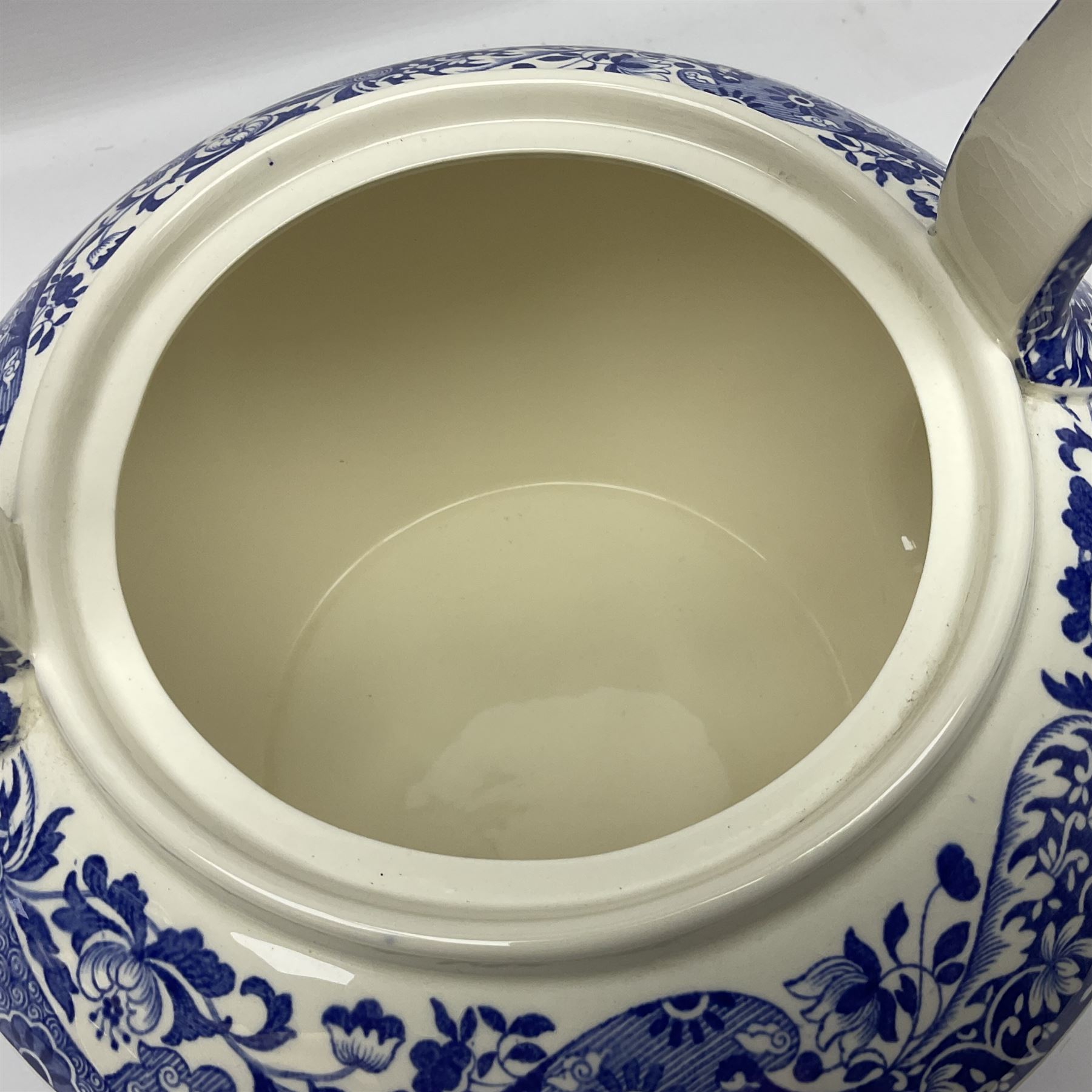 Spode blue and white kettle, decorated in the Italian pattern, with printed mark beneath, H30cm.
