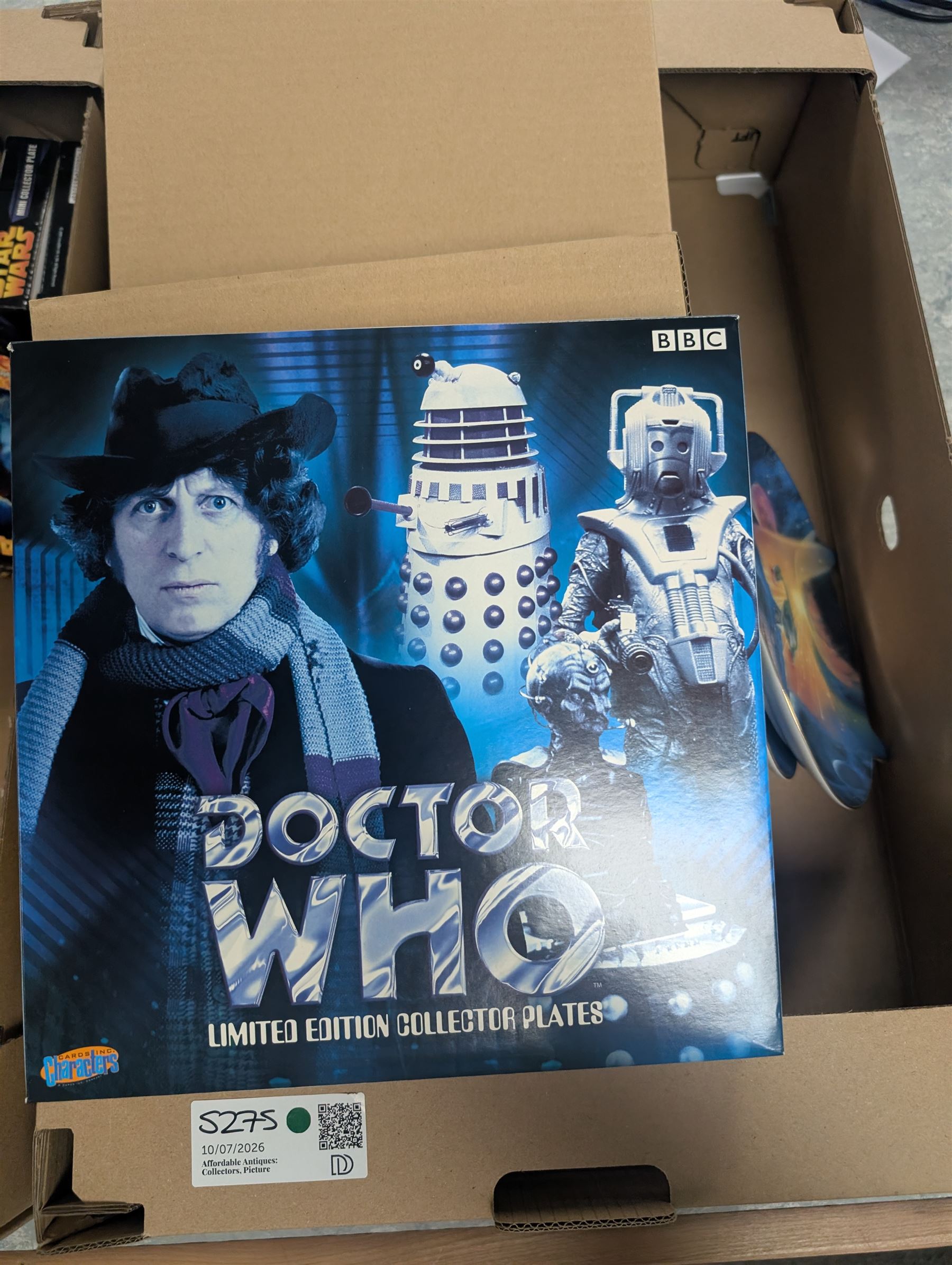 Limited edition collector's plates, including Doctor Who, Buffy the Vampire Slayer, Star Wars, Lord of the Rings and Star Trek examples, mostly boxed and some empty boxes