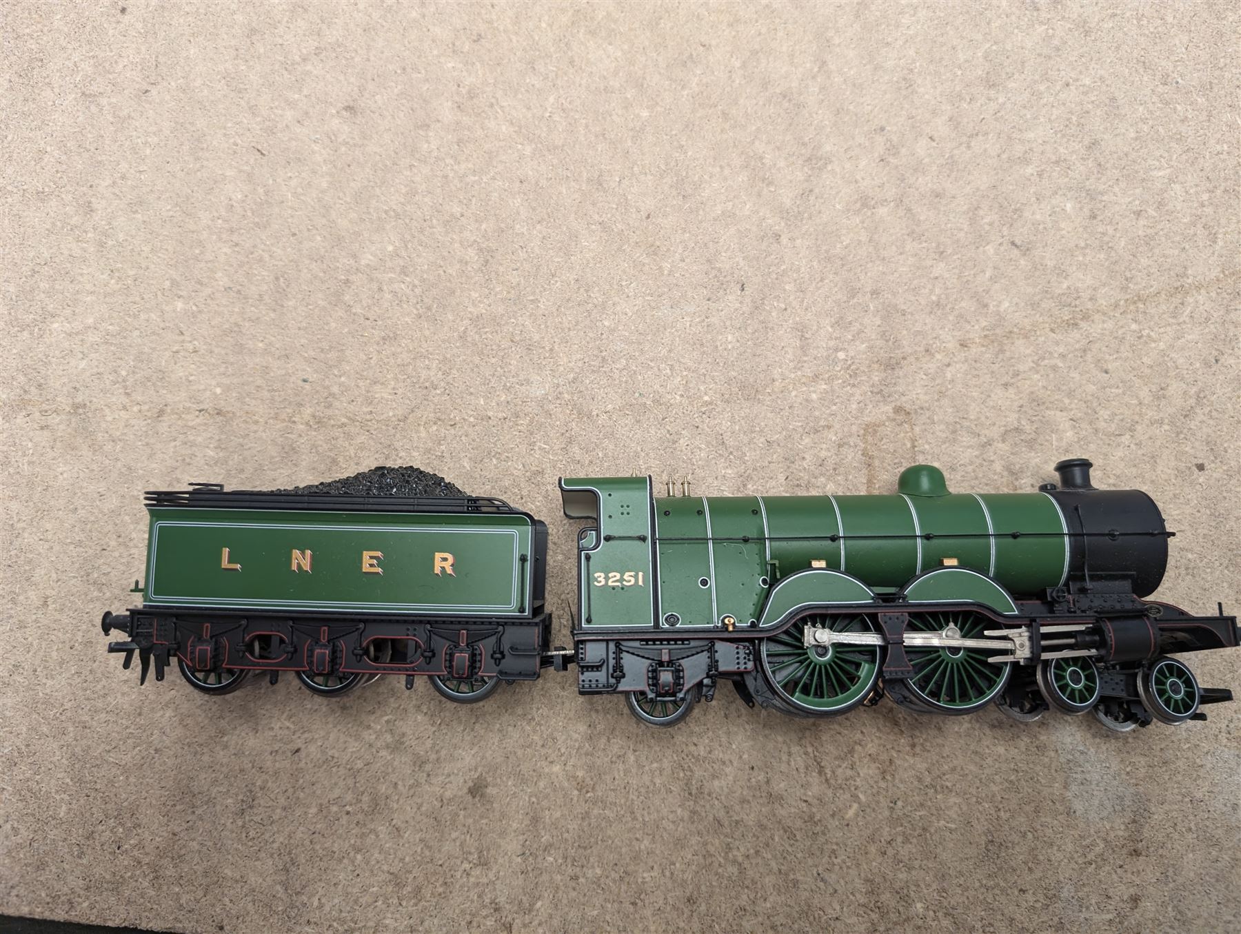 Bachmann '00' gauge 31765NRM National Railway Museum Edition GNR Class C1 Atlantic no. 3251 in LNER green livery, boxed