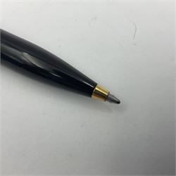 Sheaffer Crest fountain pen, the black barrel with gold plated cap and 18K nib, together with a matching ballpoint pen and further fountain pen, longest L14cm (3)