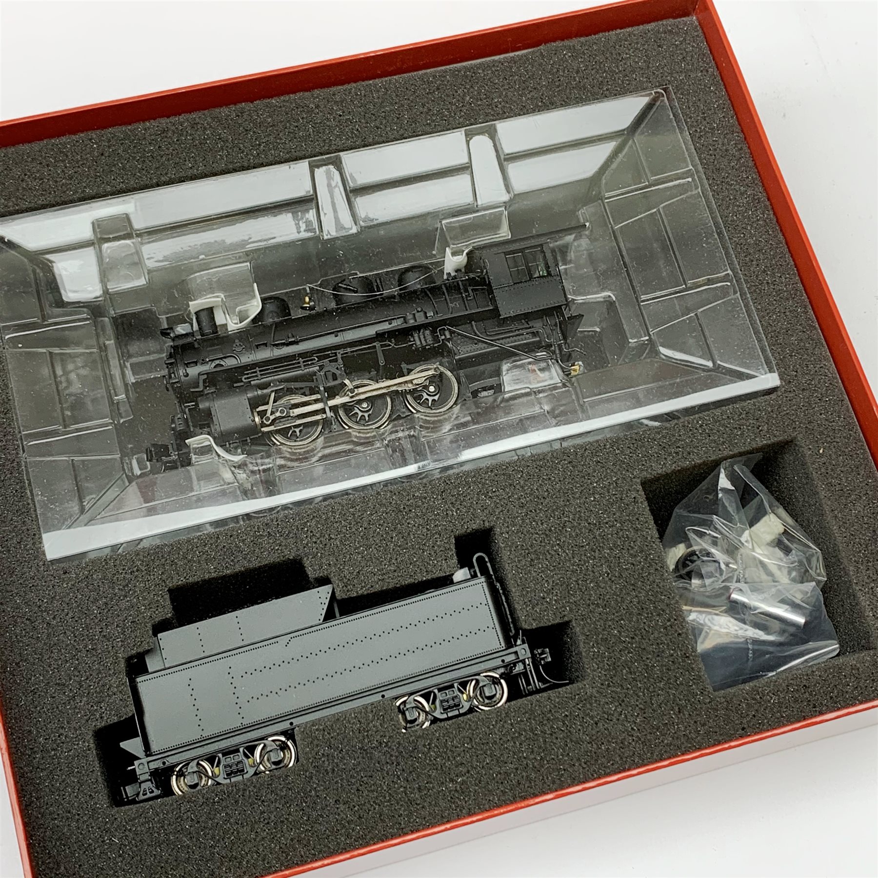 Bachmann Spectrum Master Railroader Series HO scale - Pennsylvania K4 4-6-2 Pacific Steam locomotive with tender No.3750; and Proto 2000 Heritage Steam Collection 920-31782 Unlettered USRA 0-6-0 steam locomotive with tender and sound, both mint and boxed with paperwork (2)