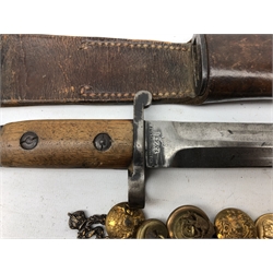  WW1 British Pattern 1903 bayonet, the 30.5cm steel blade stamped Sanderson Sheffield broad arrow, crowned S over 75 X lG over 4, twin screw wooden slab grip with pommel stamped 1039 93BU1, in leather covered scabbard incorporating frog, mount syamped 1538 124.1,  L46cm, and quantity of military buttons and cap badges including Royal Corps of Signals, RAMC etc  