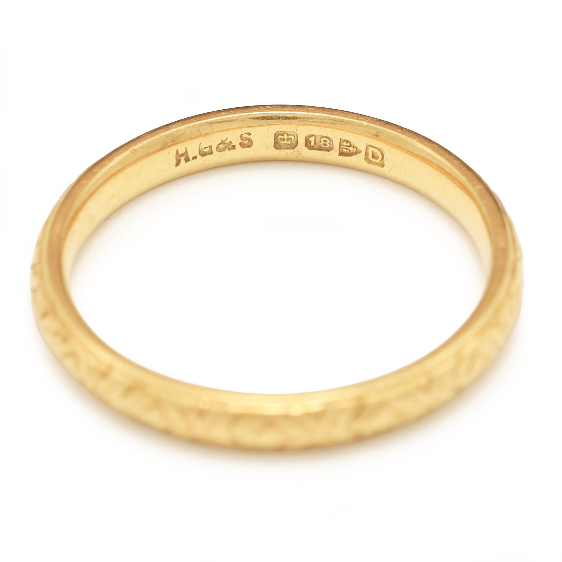 18ct gold wedding band old wedding band, the inside engraved 'Fidelity', the shank with engraved decoration, Chester 1954