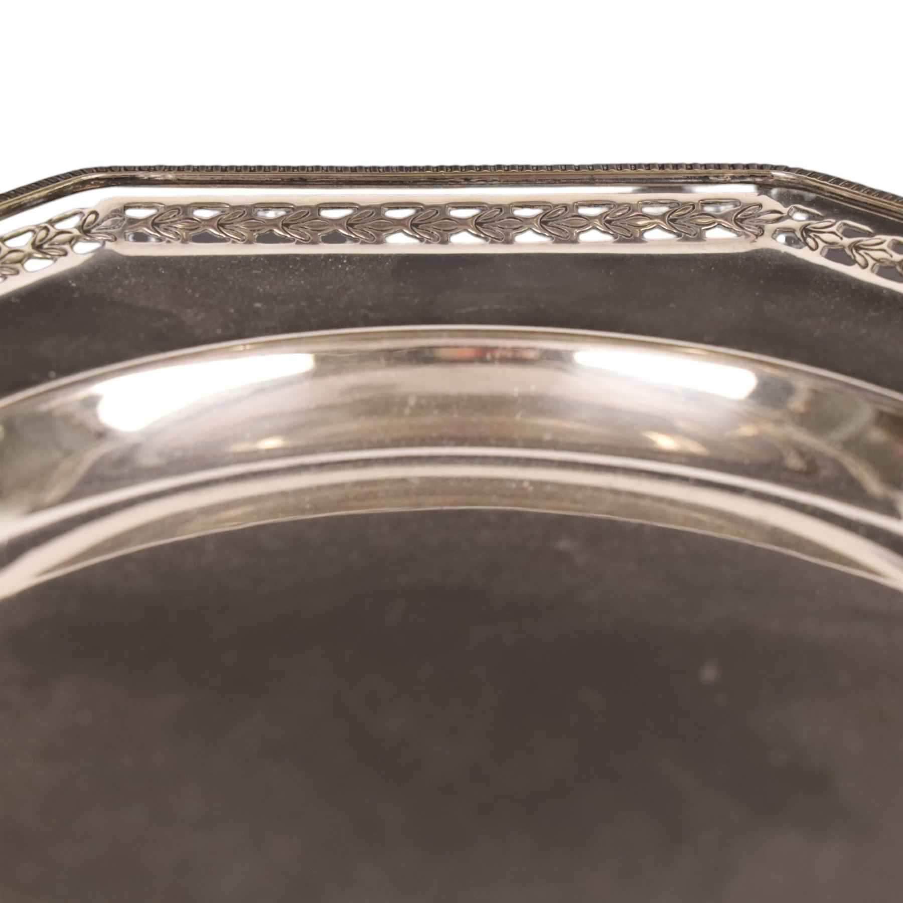 Mappin & Webb Princes Plate three level cake stand, H43cm 