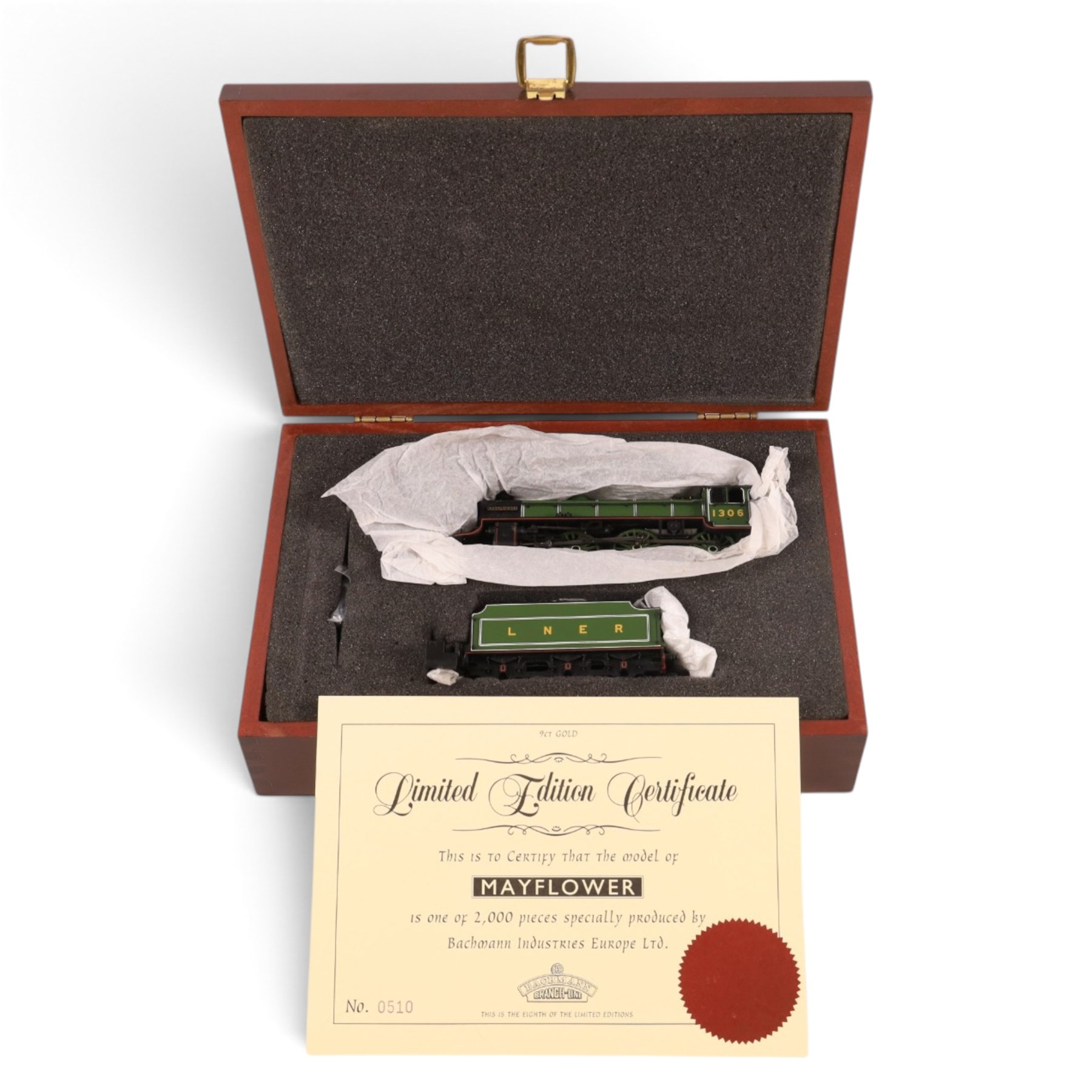 Limited edition 00 gauge Bachmann B1 Class 4-6-0 locomotive and tender 'Mayflower' no. 1306, in wooden presentation case with 9ct gold plated name plates and certificate of authenticity, limited edition no. 510/1000