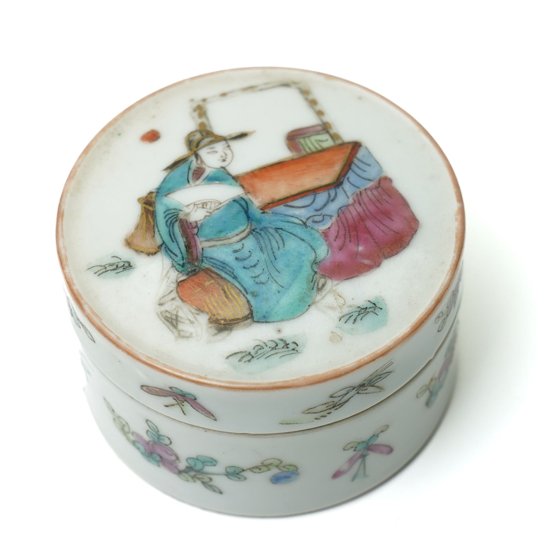 Chinese famille rose cylindrical lidded jar, hand-painted with figural decoration to cover and floral sprigs and insects to body, together with a similar Chinese porcelain lid, jar H4cm