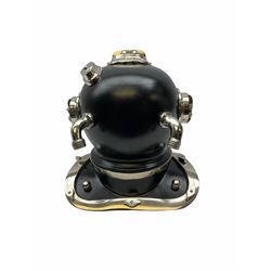 Decorative  scuba diving helmet, with a black and chrome finish H27cm
