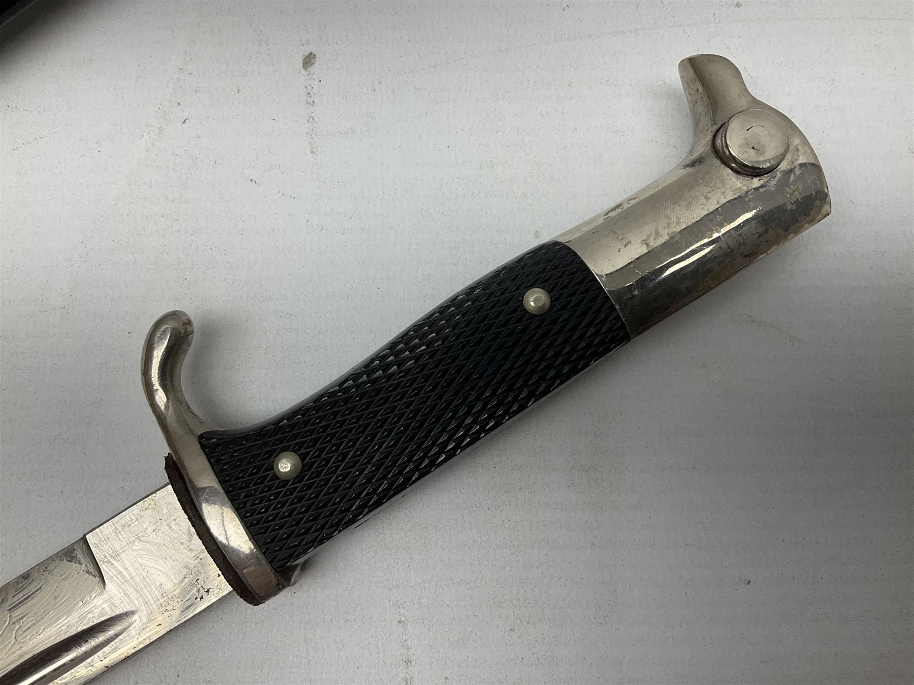 German Wehrmacht KS98 dress bayonet, with plain 19.5cm fullered blade marked Anton Wingenje Solingen, chequered black plastic grip and original leather washer to ricasso; in black painted metal scabbard L36cm overall